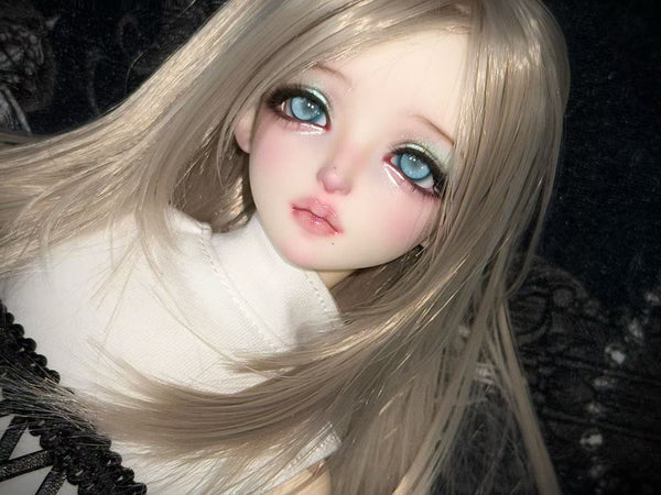 Hole Doll - Naine
